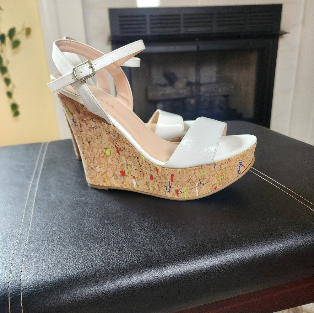 NEW NICOLE MILLER WHITE SANDLES SZ 8